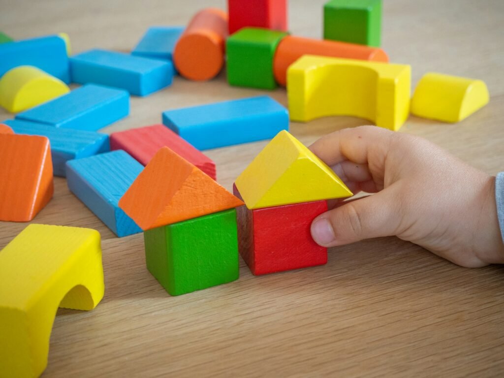 Bloques de madera de colores para niños